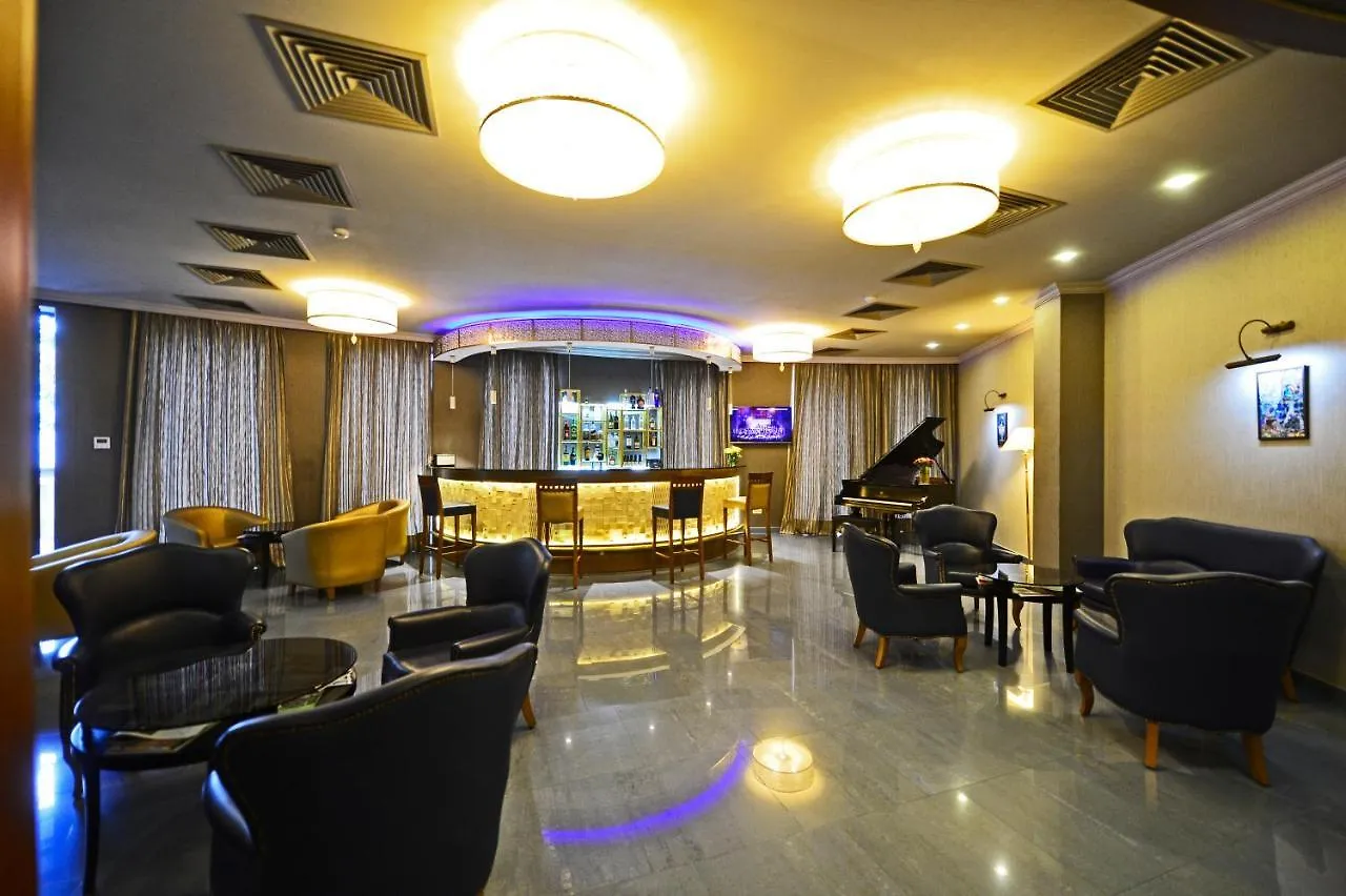 Hotel Astoria טביליסי